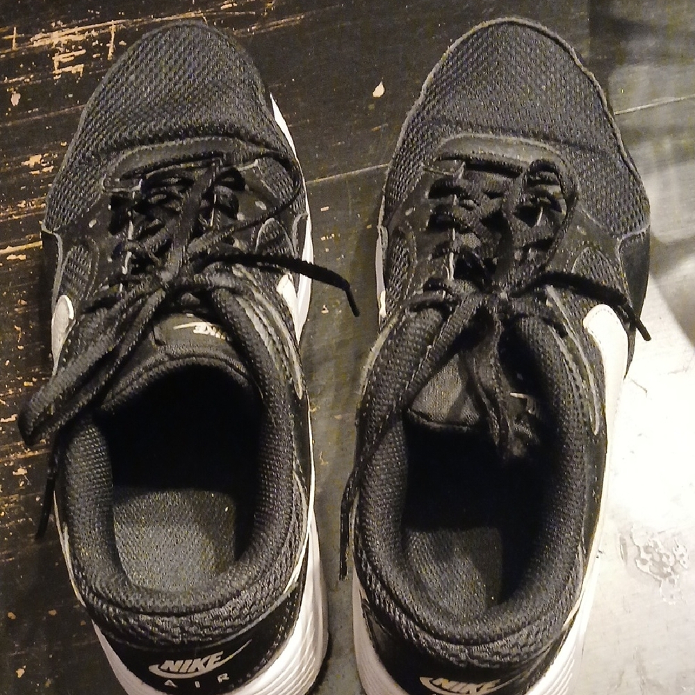 Nike Womens Black and White Athletic Sneakers